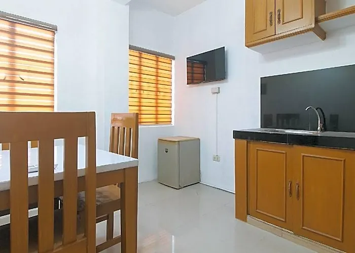 Reddoorz @ Alquiza Residences Paranaque Manila