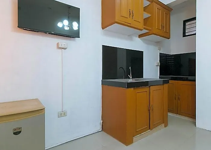 Reddoorz @ Alquiza Residences Paranaque *