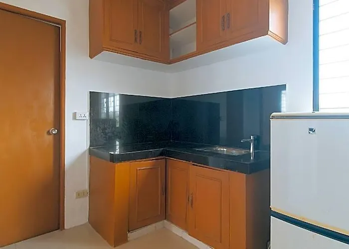 Reddoorz @ Alquiza Residences Paranaque * Manila