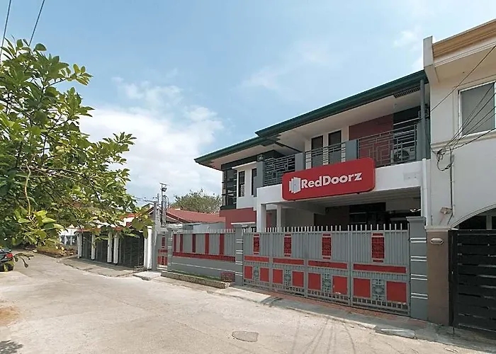 Reddoorz @ Alquiza Residences Paranaque Hotel *