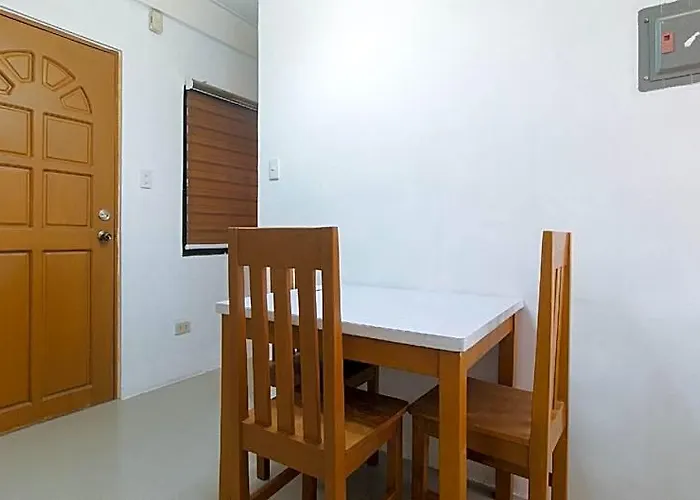 Reddoorz @ Alquiza Residences Paranaque Hotel