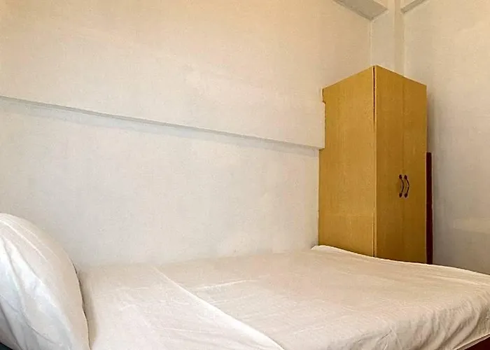 Reddoorz @ Alquiza Residences Paranaque Manila