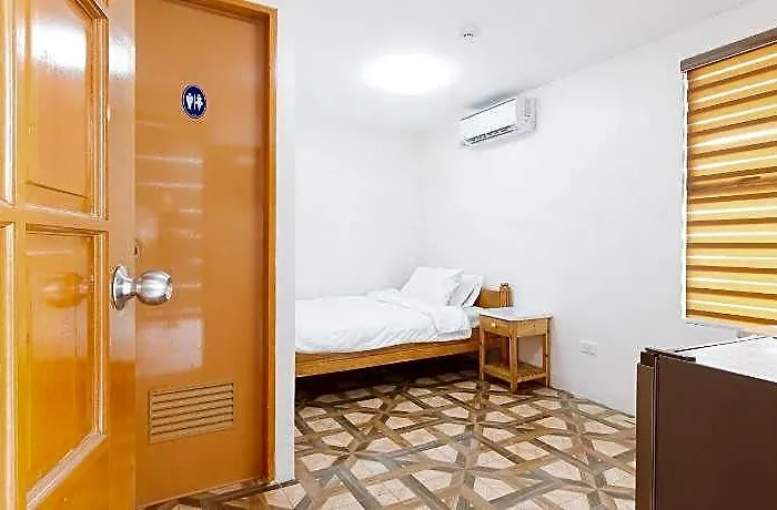Reddoorz @ Alquiza Residences Paranaque Manila