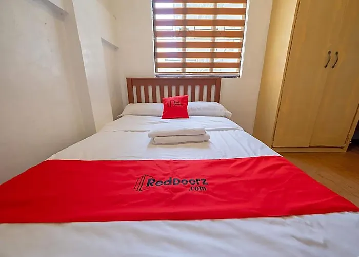 Reddoorz @ Alquiza Residences Paranaque *