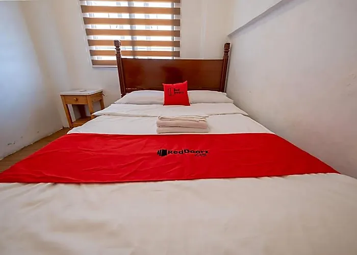Reddoorz @ Alquiza Residences Paranaque Hotel *